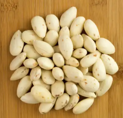 badam kese khaye