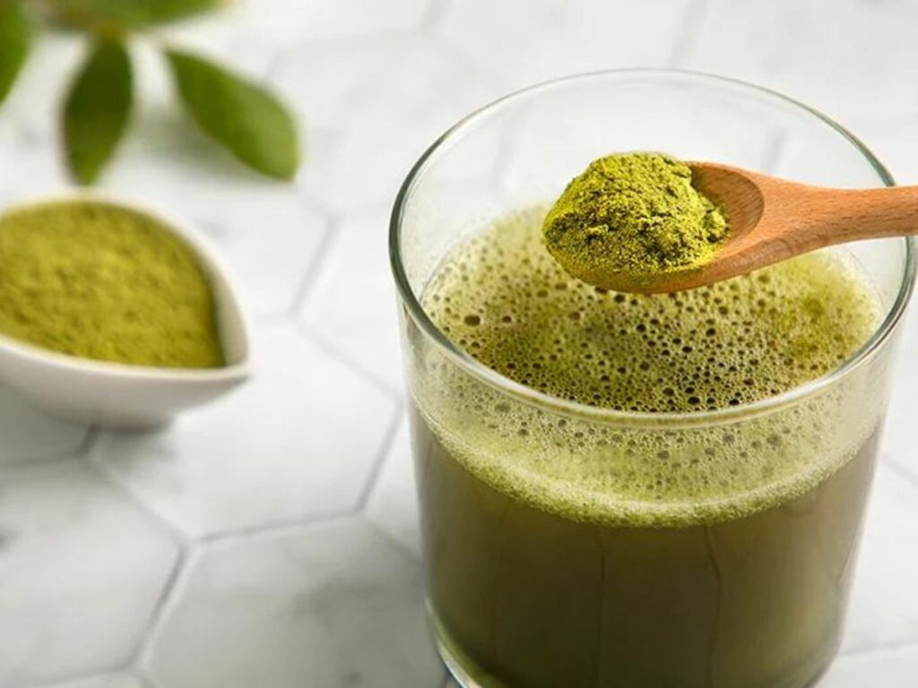 moringa-ke-patte-ka-paani-peene-ke-fayde