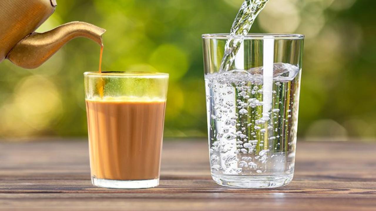Tea Vs Warm Water: सुबह-सुबह चाय पीना सही है या गुनगुना पानी? जानिए एक्सपर्ट की सलाह