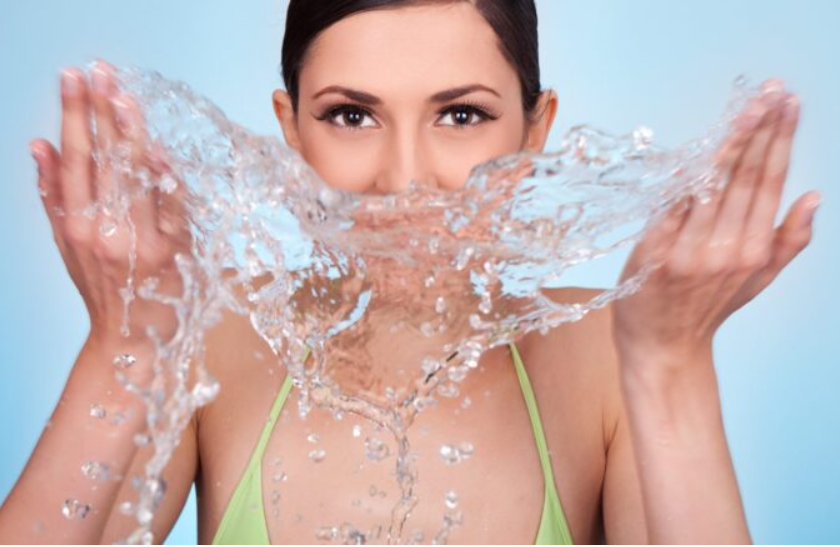 garam or thande pani se muh dhone ke fayde or nuksan