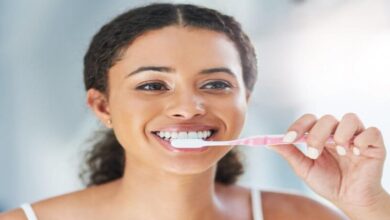 kya garm pani se brush karne par jyada safed hote hai dant dentist se jane sacchai